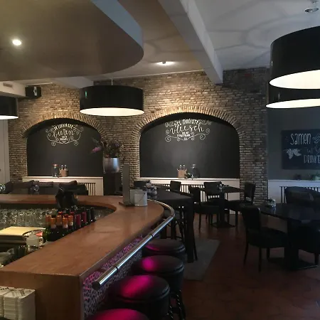 Plein 13 ホテル デルーネン