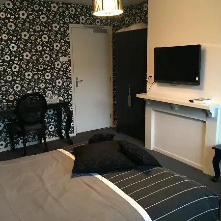 Plein 13 ホテル デルーネン